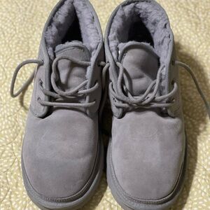 EUC UGG NEUMEL BOOT GRAY SUEDE WOOL LINED CHUKKA SHOE  12 USA 43 EU SN 1094269